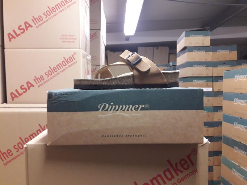 Liquidación de sandalias, zuecos y botas unisex Liquidación de sandalias, zuecos y botas unisex