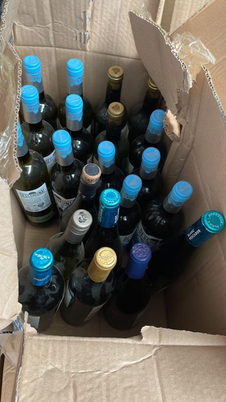 Lote de 400 botellas de vino variado