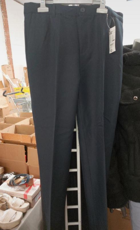 Liquidaciones de stocks de Lote de 200 pantalones nuevos con etiqueta marca TEX al por mayor