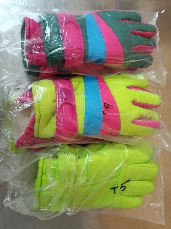 Guantes. 100 pares de guantes por 50€