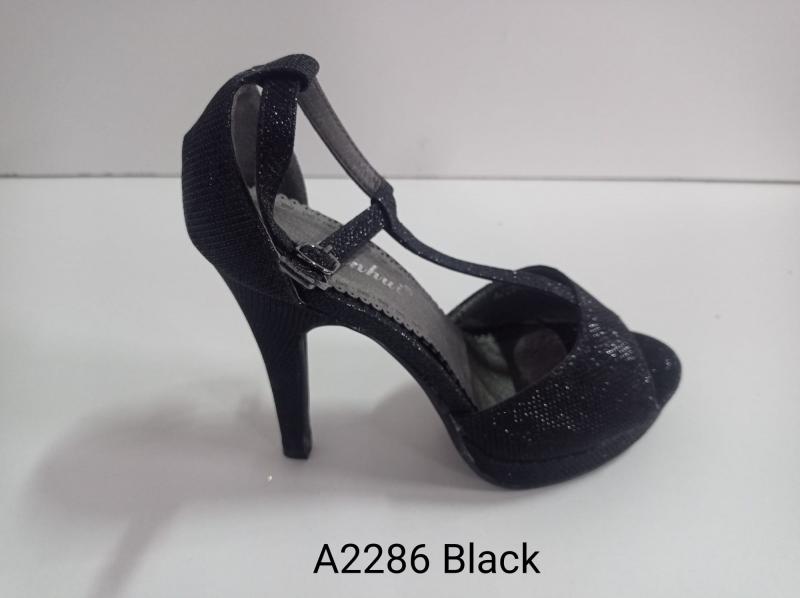 Liquidación 8200 calzado zapatos mujer 1,19 euros