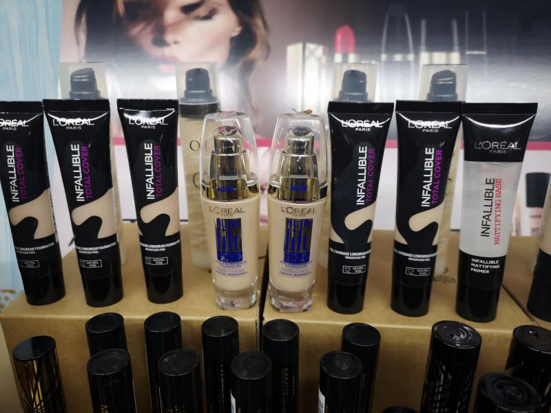 Almacén lotes cosmetica cremas primeras marcas al por mayor Almacén lotes cosmetica cremas primeras marcas al por mayor